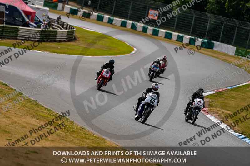 Vintage motorcycle club;eventdigitalimages;mallory park;mallory park trackday photographs;no limits trackdays;peter wileman photography;trackday digital images;trackday photos;vmcc festival 1000 bikes photographs